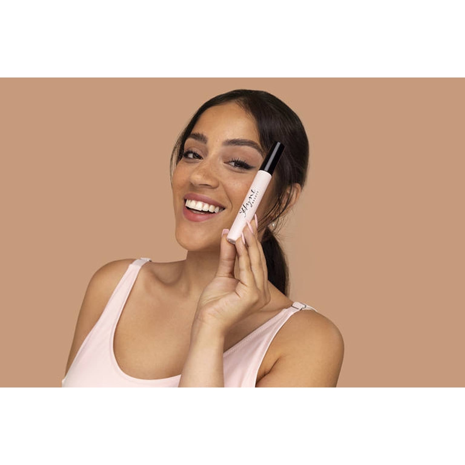 Hynt Beauty Flyrt Mascara op de wimpers | INDISHA