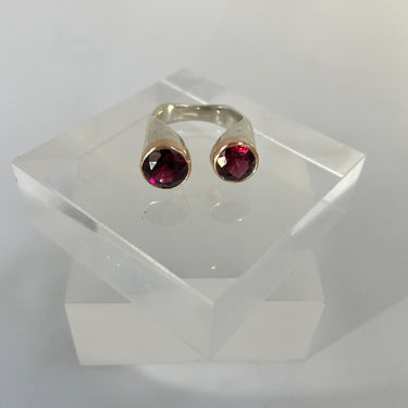 BEAUTIFUL PEOPLE / handgemaakte bi color ring met edelsteen